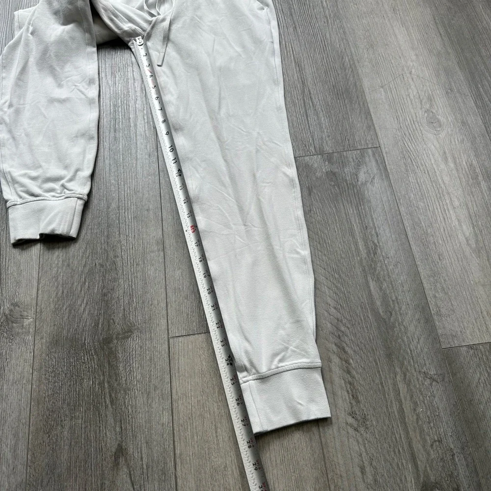 Lululemon Women's Size 6 Light Gray Soft Joggers Drawstring Pockets